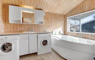 Cozy Home In Nexø With Sauna - Neksø - 3