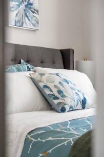 Stylish 3BR Townhouse by Airport - 4