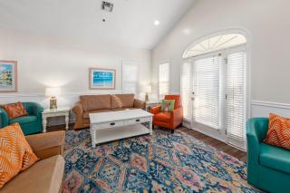Next To Pier Park! STEPS from the Beach! Dog-Friendly! Pool! - Panama City Beach - 0