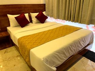 Hotel Delmond Prime- Near NESCO - 1