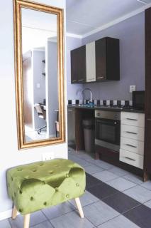 Work from Home!Short & Long stays - Free Parking - 7