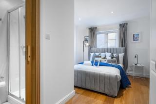 Chic 3 Bed Apartment Near London Bridge with Balcony - 7