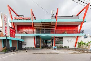 RedDoorz near Kejaksan Station Cirebon - Cirebon - 0