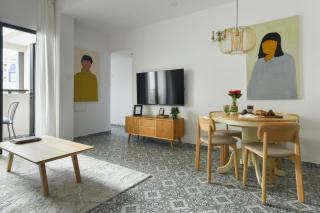 Homey 2BR Apt with Mamad and Spacious Balcony 5-min from Beach by Sea N' Rent - Tel Aviv - 4