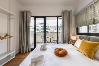 Homey 2BR Apt with Mamad and Spacious Balcony 5-min from Beach by Sea N' Rent - Tel Aviv - 3