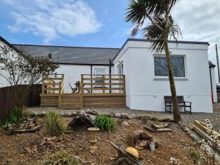 Beautiful 2-Bed semi rural cottage enclosed garden - 4