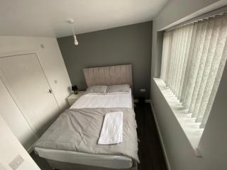 Entire Modern House - Greetland - 1