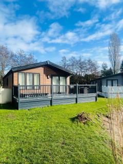 Beryl Lodge with Hot Tub - York - 0