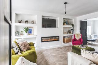 As Seen On TV ! Stunning, Virgin media, 6 cars, workspaces, high speed internet - Derby - 6