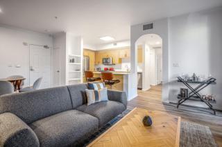 Hollywood 2BR w Gym Pool Spa nr Sunset Blvd LAX-202 - Los Ángeles - 0