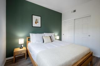 Hollywood 2BR w Gym Pool Spa nr Sunset Blvd LAX-202 - Los Ángeles - 2