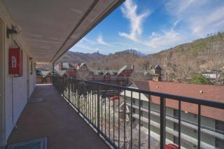 Oak Square - Unit 403 - Gatlinburg - 2