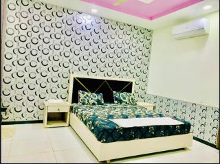 The Crown Guest House - Islamabad - 8