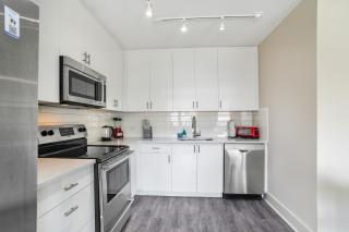 Ideal Condo Next Door to French Quarter - 8