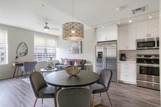 Ideal Condo Next Door to French Quarter - New Orleans - 9