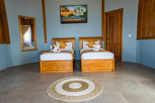 Blue Harbor Beachfront Villas & Resto - Nusa Penida - 5