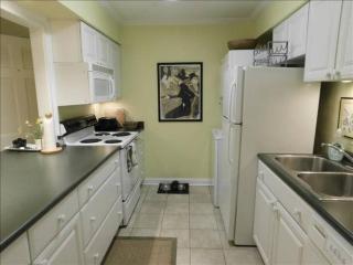 E11 Peaceful bedroom two bath Ground Level New Shower and Floors Come make some family memories - Mallory Park - 7