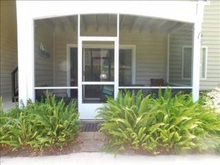 J15 lovely village area condo sleeps 6 comfy very nicely furnished screened in porch - Mallory Park - 7