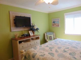H13 Ocean Walk Resort 2bdrm 2 bath downstairs great beds Great view and always a great breeze - Saint Simons Island - 1