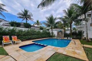 Casa com piscina, varanda e lazer em condomínio - Guarujá - 0