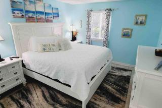 T11 Downstairs King Bed Ocean Walk Resort close to tennis courts and back pool - Mallory Park - 8