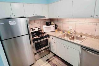 T11 Downstairs King Bed Ocean Walk Resort close to tennis courts and back pool - Mallory Park - 7