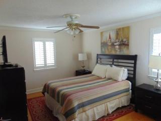 W2 Ocean Walk Resort upstairs 2 bed king and two twins next to back pool - Saint Simons Island - 5