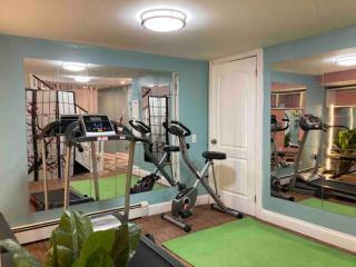 RI Full House - Gym, Entertain & More - Cranston - 5