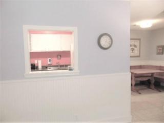 D7 screened porch welcoming and cozy Downstairs neat and ready for your arrival - Mallory Park - 0