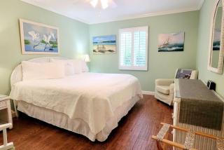 A3 tile floors pet friendly easy access downstairs faces nice grassy area Close to pool - 7