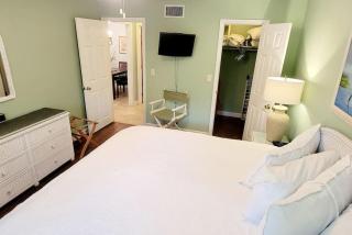 A3 tile floors pet friendly easy access downstairs faces nice grassy area Close to pool - Mallory Park - 3