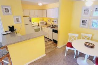 A16 Ocean Walk 1 bdrm sleeps 5 next to pool upstairs unit two full size beds full kitchen - Saint Simons Island - 8