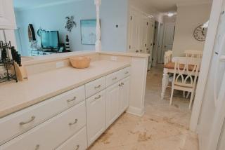 H1 downstairs and comfy king and two twins really nice kitchen and baths - Mallory Park - 9
