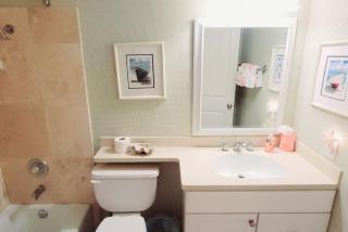 H1 downstairs and comfy king and two twins really nice kitchen and baths - Mallory Park - 2