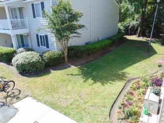 Q4 Professionally decorated upstairs beautiful soothing colors close to back pool - Saint Simons Island - 4