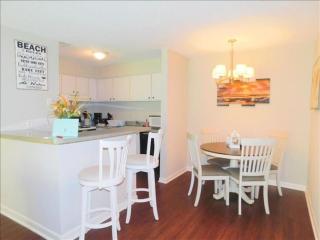 T15 downstairs beachy quiet King bed - 7