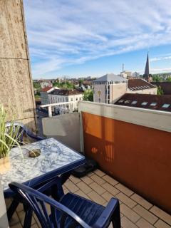 Zentral gelegenes Zwei-Zimmer Apartment mit Skylineblick - Offenbach - 3