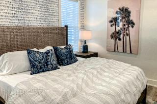 Sunset Avenue Stunner - 1