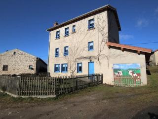 Maison de Village Indépendante avec Cour Fermée et Garage - Proche Sites Médievaux et Nature - FR-1-582-61 - 8