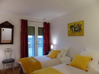 Appartement panoramique au centre de Moulins avec terrasse, 2 chambres, et équipements modernes - FR-1-489-412 - Moulins - 3