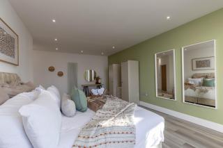 Luxury 1BR Seafront Apartment - Cardiff - 2