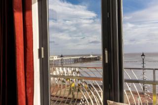 Luxury 1BR Seafront Apartment - Cardiff - 0