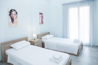 Sunny and minimal apt in Glyfada with 3 bdrm - 7