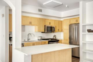 Hollywood 2BR w Gym Pool Spa nr Sunset Blvd LAX-229 - Los Angeles - 3