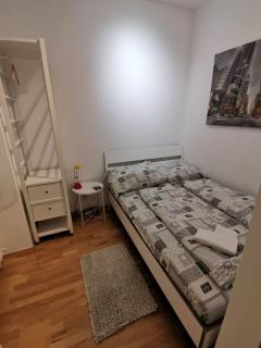 CENTER of the Veinna - room - 1