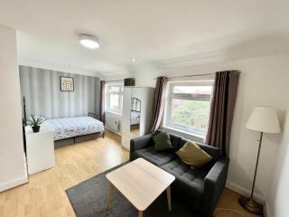 No2326 Tree-Hole - Northolt - 9