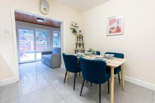 3 bedroom House for Contractors,Workers,Relocation,Insurance,Family, Free Parking, Ashburnham 1 - 5