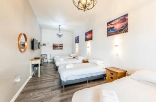 LIONHEART LARGE LUXURY LODGE - Sleeps 10- Dog Friendly,Near Sherwood Forest at Fairview Farm Nottingham great for Family Gatherings ,Groups ,Parties - Nottingham - 4