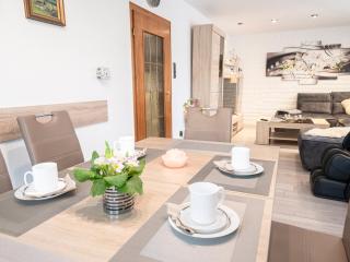 XXL Apartment mit Garten, Küche, 2 Kingsize-Betten, Internet & Parkplatz - 2