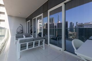 Luxury Apartment with Burj Khalifa View - 4